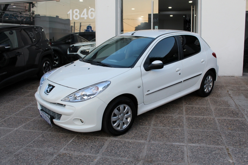 PEUGEOT 207 COMPACT ALLURE TEVEZ Automotores
