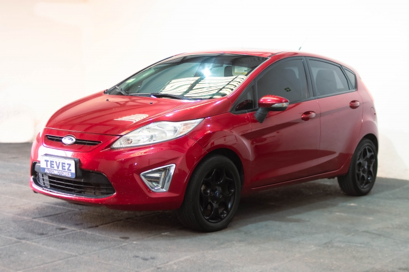 FORD FIESTA KINETIC DESIGN TITANIUM TEVEZ Automotores