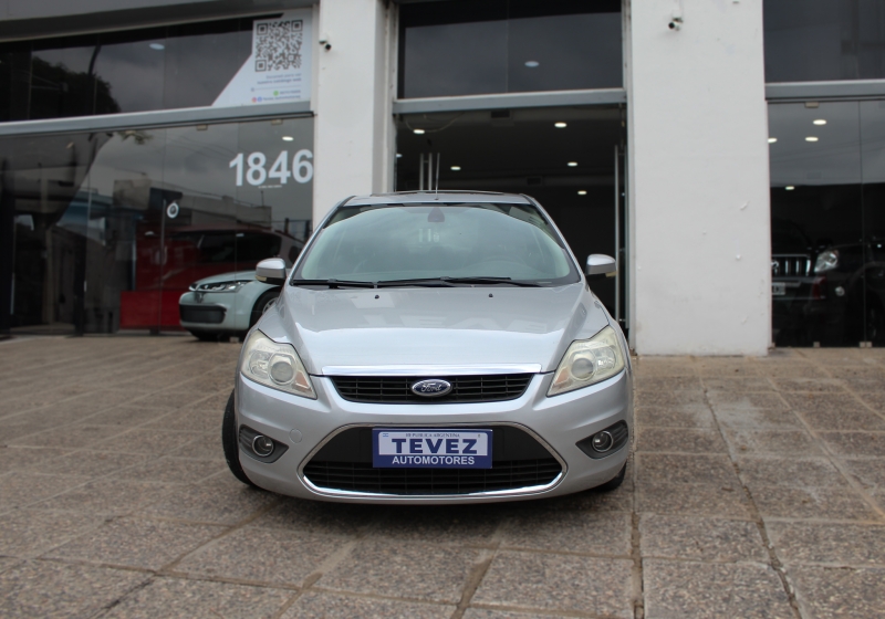 FORD FOCUS GHIA 2.0L TEVEZ Automotores