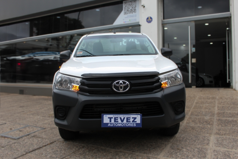 TOYOTA HILUX 4X4 CS DX 2.4 TDI 6 MT TEVEZ Automotores