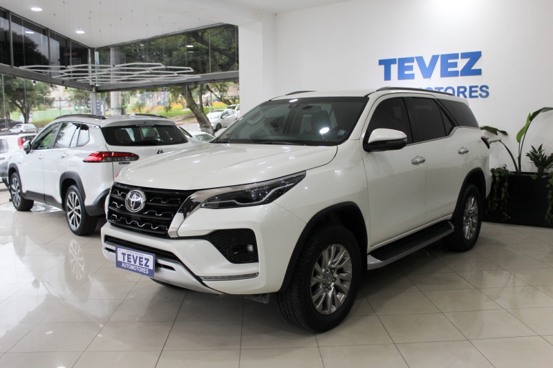 TOYOTA SW4 4X4 SRX 2.8 TDI 6 AT 7A TEVEZ Automotores