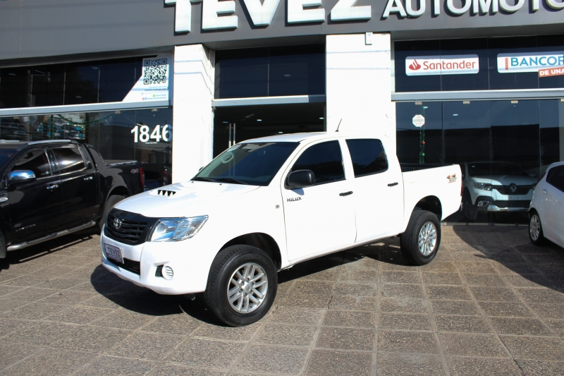 TOYOTA HILUX 4X4 DX PACK ELECTRICO 2.5 TDI TEVEZ Automotores